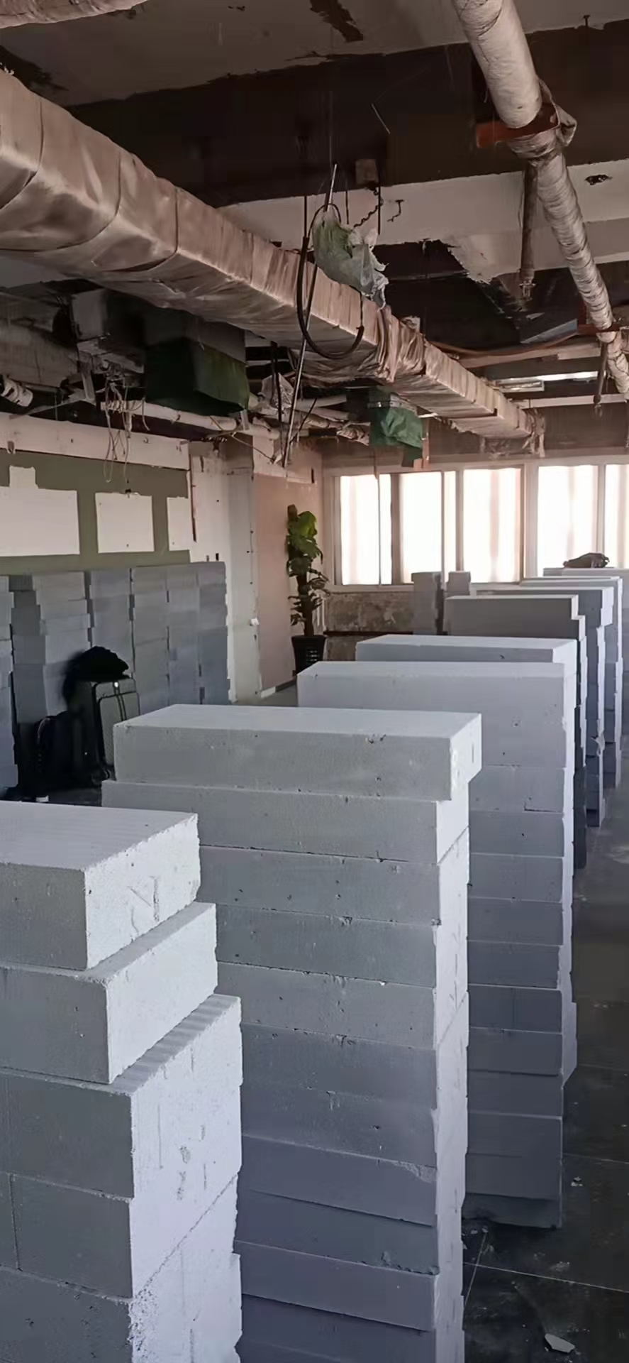 加气块隔墙施工场景